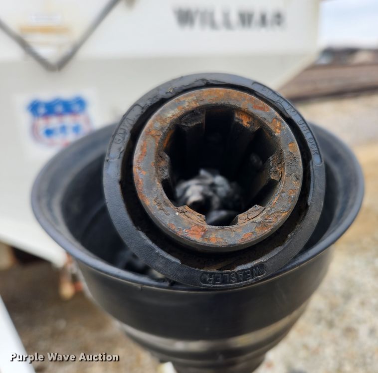 image for item JB9498 Willmar Super 600  fertilizer spreader