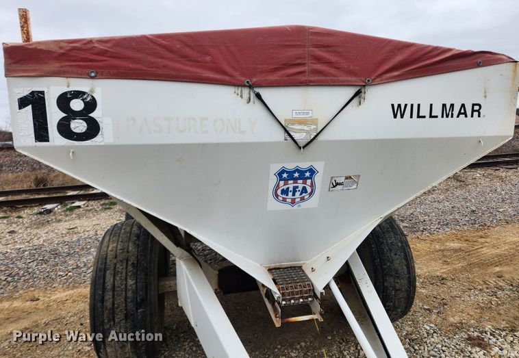 image for item JB9498 Willmar Super 600  fertilizer spreader