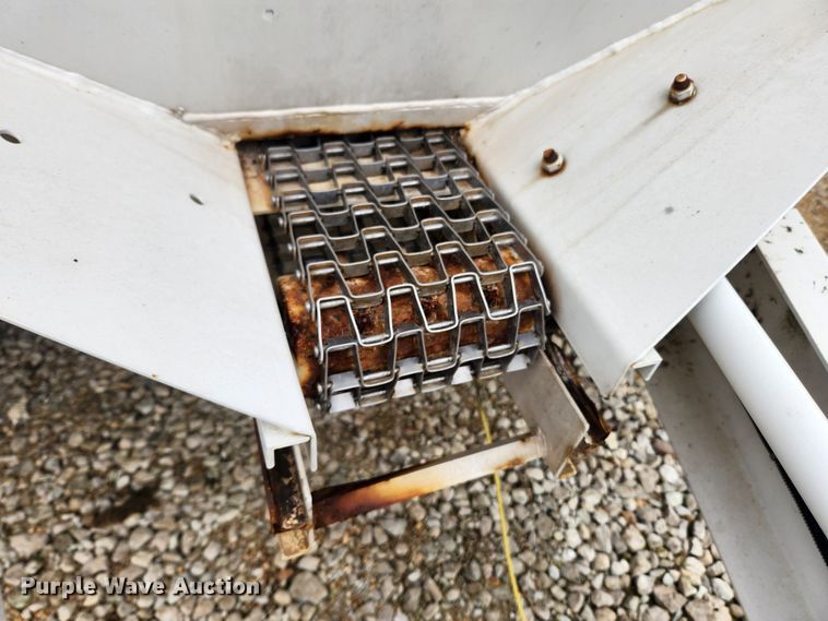 image for item JB9498 Willmar Super 600  fertilizer spreader