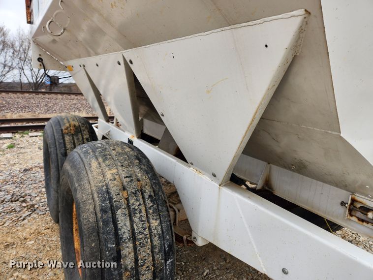 image for item JB9498 Willmar Super 600  fertilizer spreader