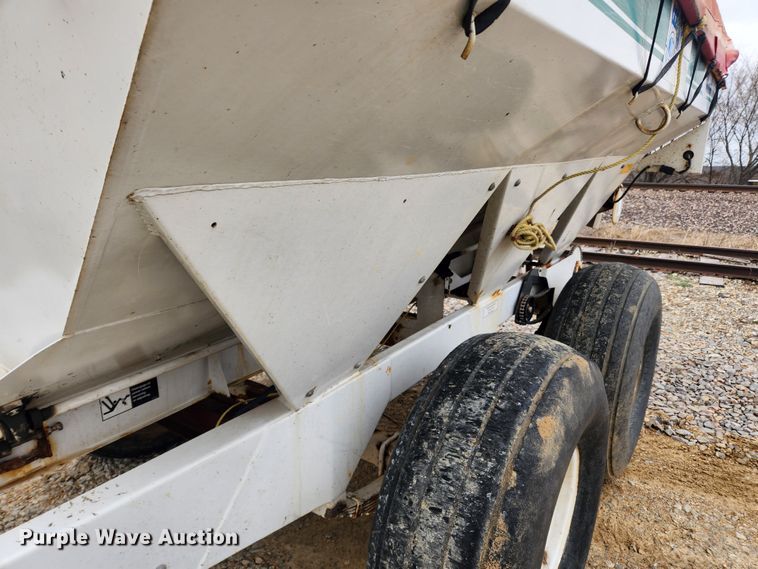 image for item JB9498 Willmar Super 600  fertilizer spreader