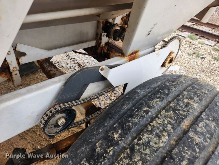 image for item JB9498 Willmar Super 600  fertilizer spreader