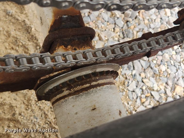 image for item JB9498 Willmar Super 600  fertilizer spreader