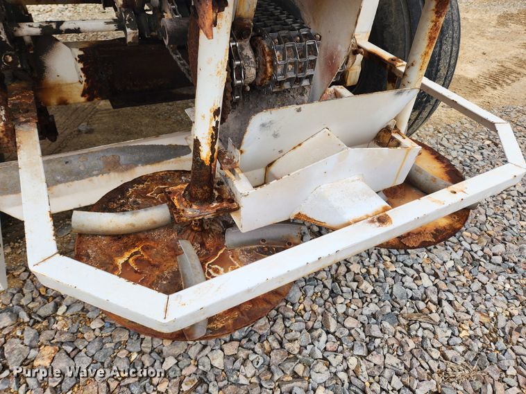 image for item JB9498 Willmar Super 600  fertilizer spreader