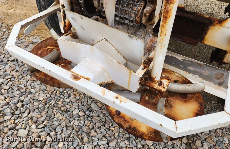 image for item JB9498 Willmar Super 600  fertilizer spreader