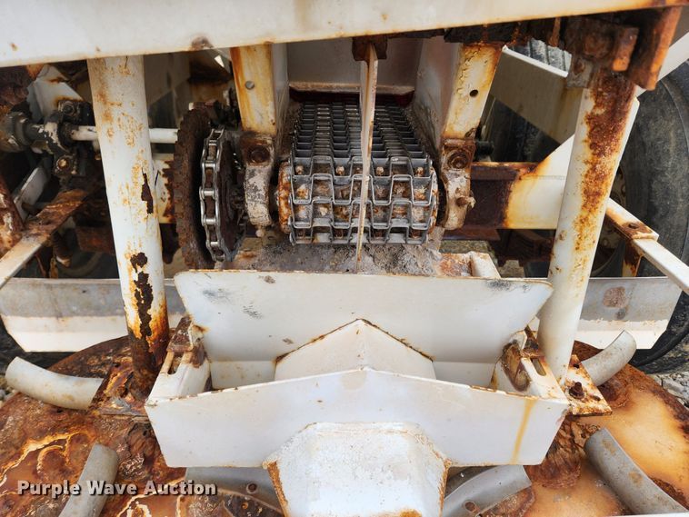 image for item JB9498 Willmar Super 600  fertilizer spreader