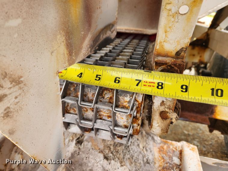 image for item JB9498 Willmar Super 600  fertilizer spreader