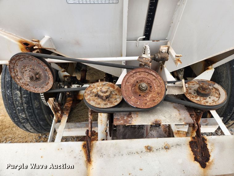 image for item JB9498 Willmar Super 600  fertilizer spreader