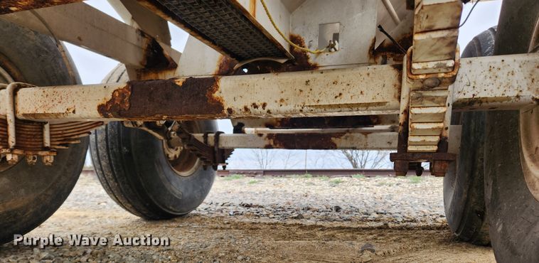 image for item JB9498 Willmar Super 600  fertilizer spreader