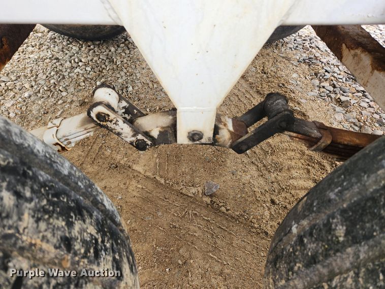 image for item JB9498 Willmar Super 600  fertilizer spreader