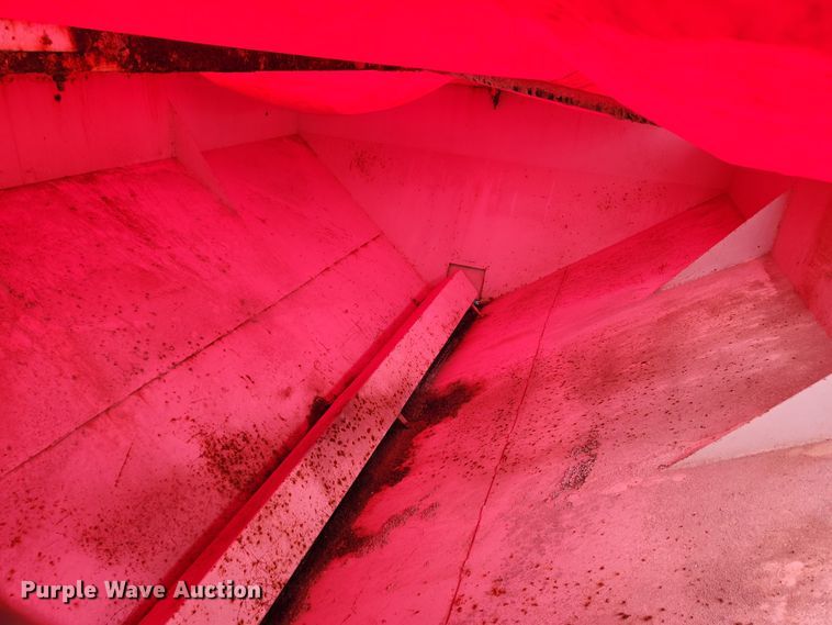 image for item JB9498 Willmar Super 600  fertilizer spreader