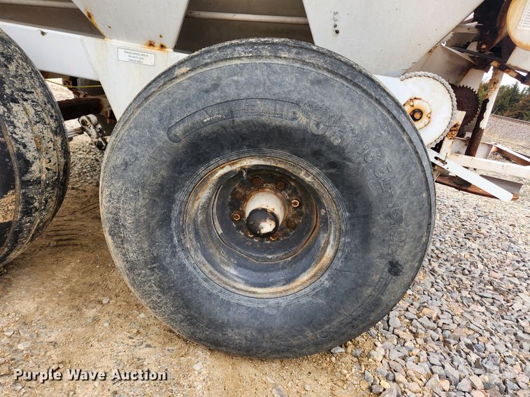 image for item JB9498 Willmar Super 600  fertilizer spreader