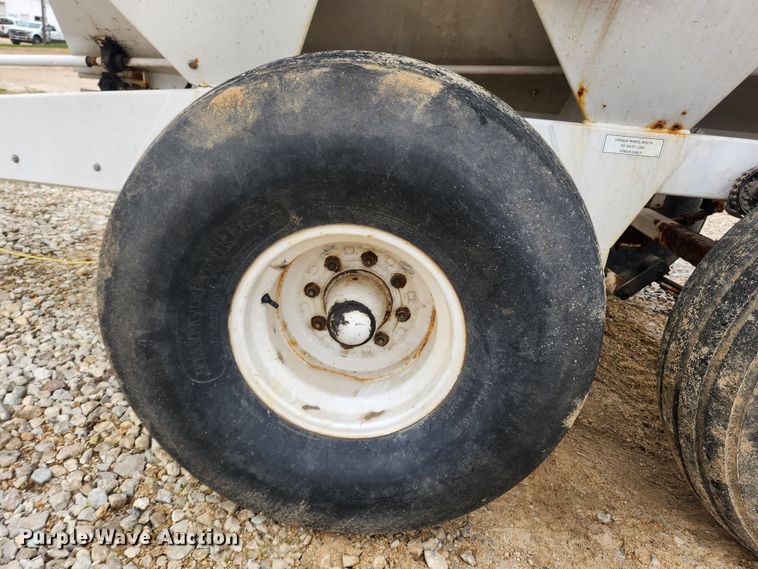 image for item JB9498 Willmar Super 600  fertilizer spreader