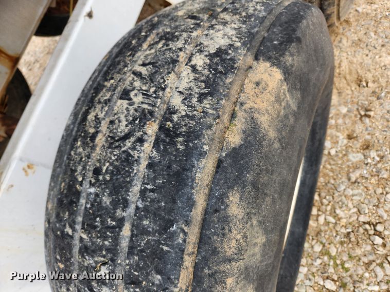 image for item JB9498 Willmar Super 600  fertilizer spreader