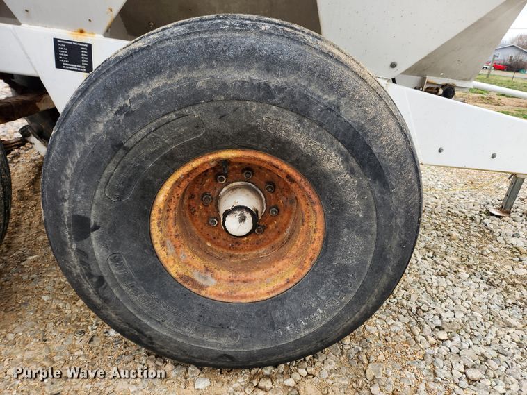 image for item JB9498 Willmar Super 600  fertilizer spreader