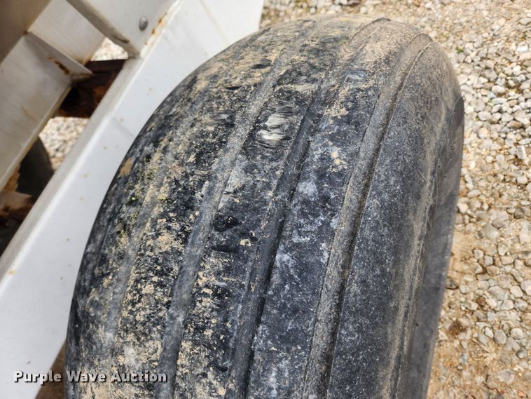 image for item JB9498 Willmar Super 600  fertilizer spreader