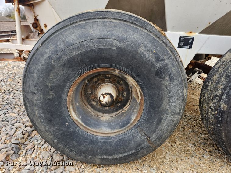 image for item JB9498 Willmar Super 600  fertilizer spreader