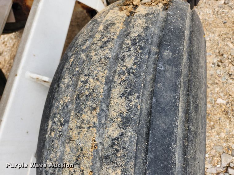 image for item JB9498 Willmar Super 600  fertilizer spreader