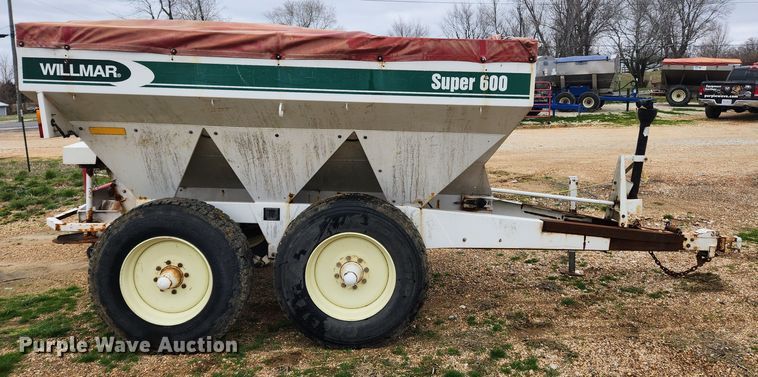 image for item JB9499 Willmar Super 600  fertilizer spreader