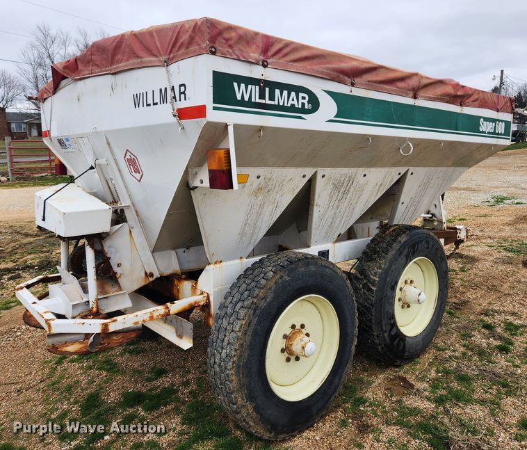 image for item JB9499 Willmar Super 600  fertilizer spreader