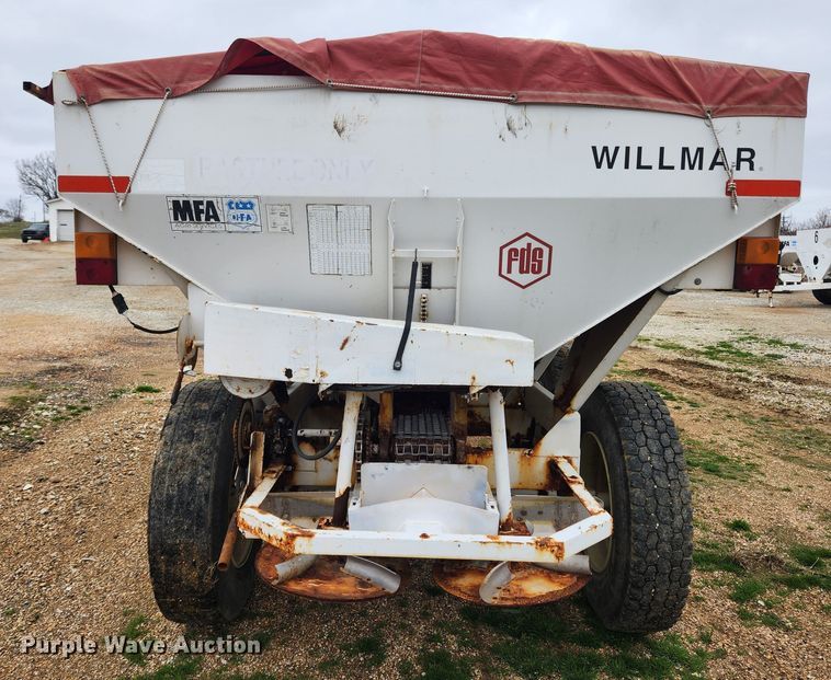 image for item JB9499 Willmar Super 600  fertilizer spreader