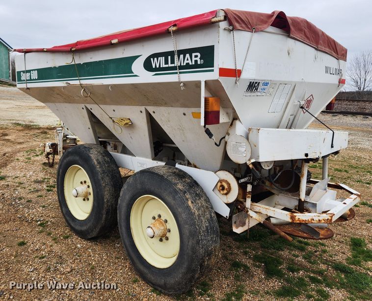 image for item JB9499 Willmar Super 600  fertilizer spreader