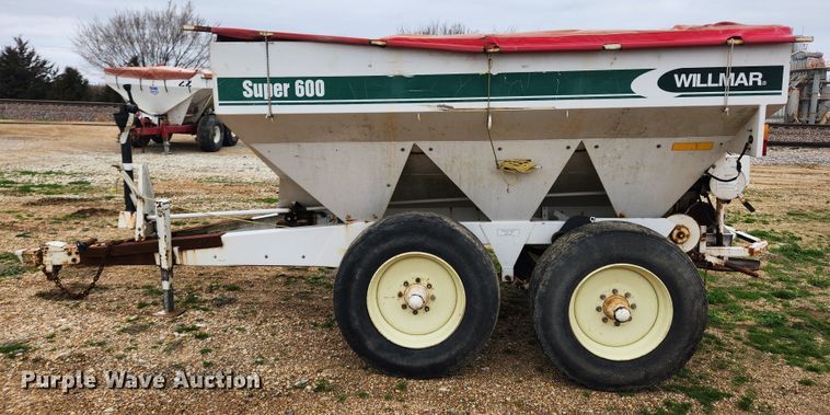 image for item JB9499 Willmar Super 600  fertilizer spreader