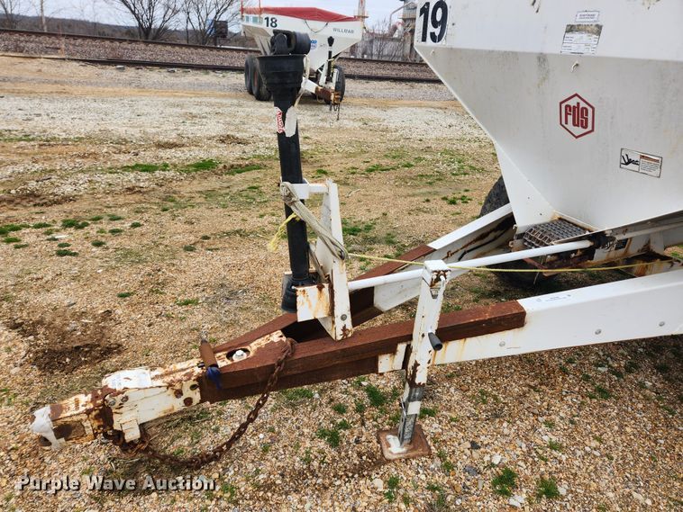 image for item JB9499 Willmar Super 600  fertilizer spreader