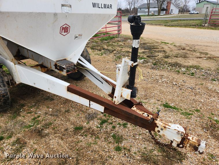 image for item JB9499 Willmar Super 600  fertilizer spreader
