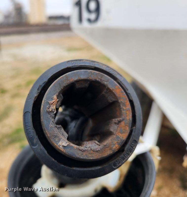 image for item JB9499 Willmar Super 600  fertilizer spreader