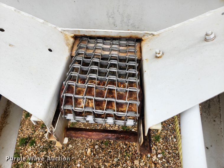 image for item JB9499 Willmar Super 600  fertilizer spreader