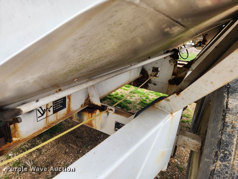 image for item JB9499 Willmar Super 600  fertilizer spreader