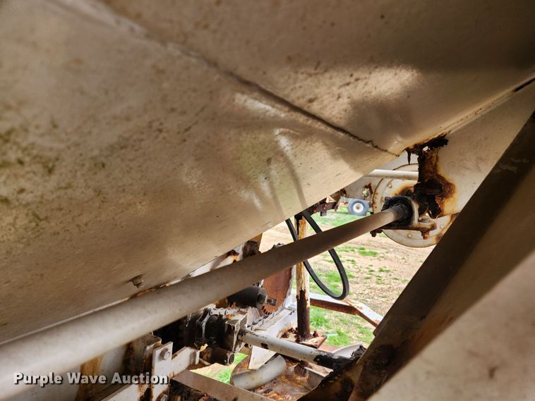 image for item JB9499 Willmar Super 600  fertilizer spreader