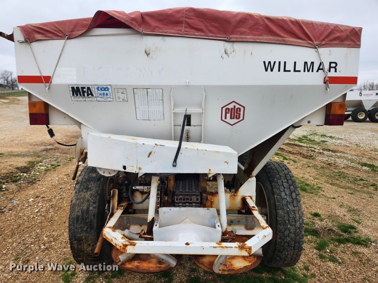 image for item JB9499 Willmar Super 600  fertilizer spreader