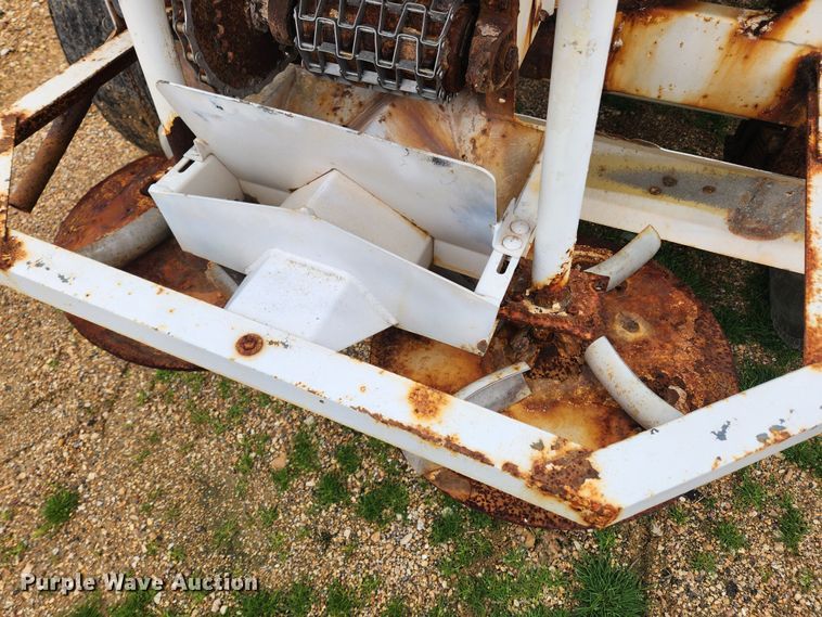 image for item JB9499 Willmar Super 600  fertilizer spreader