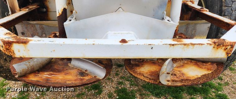image for item JB9499 Willmar Super 600  fertilizer spreader