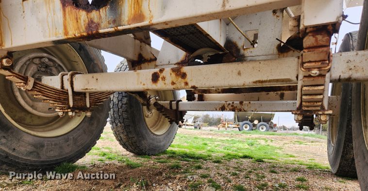 image for item JB9499 Willmar Super 600  fertilizer spreader