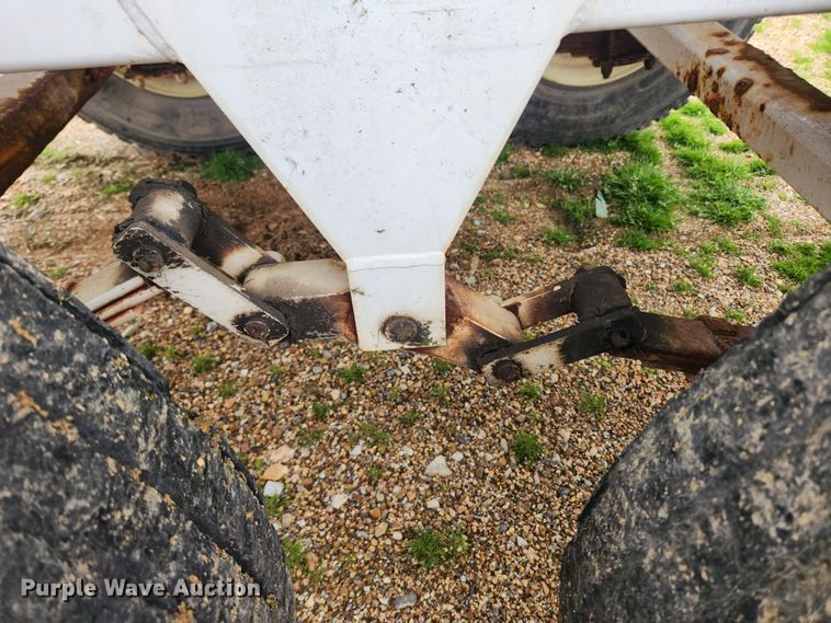 image for item JB9499 Willmar Super 600  fertilizer spreader