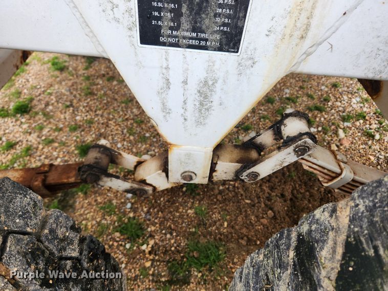 image for item JB9499 Willmar Super 600  fertilizer spreader