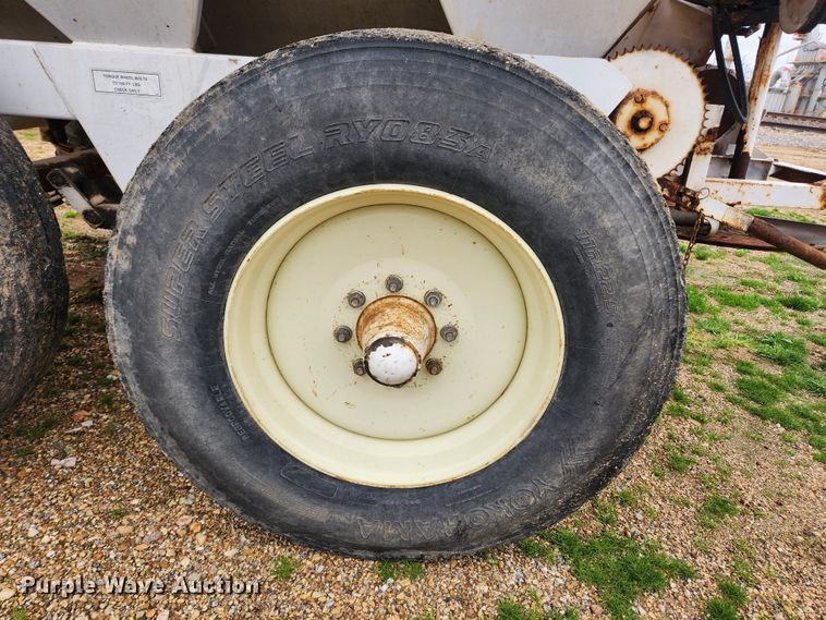 image for item JB9499 Willmar Super 600  fertilizer spreader