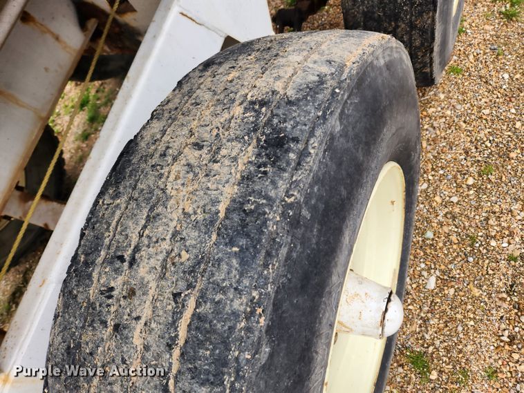 image for item JB9499 Willmar Super 600  fertilizer spreader