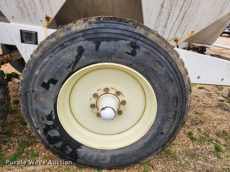 image for item JB9499 Willmar Super 600  fertilizer spreader