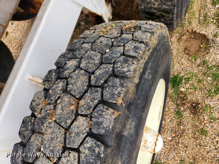 image for item JB9499 Willmar Super 600  fertilizer spreader