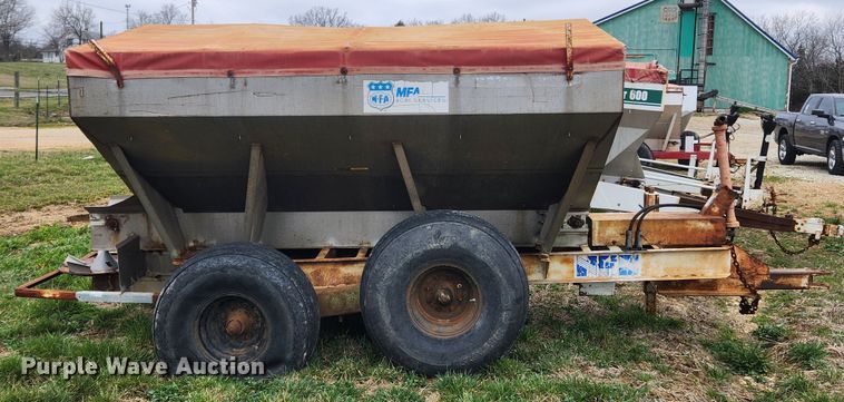 image for item JB9500 Tyler  fertilizer spreader