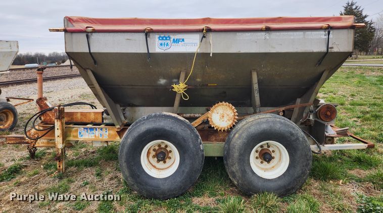 image for item JB9500 Tyler  fertilizer spreader