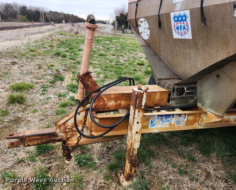 image for item JB9500 Tyler  fertilizer spreader