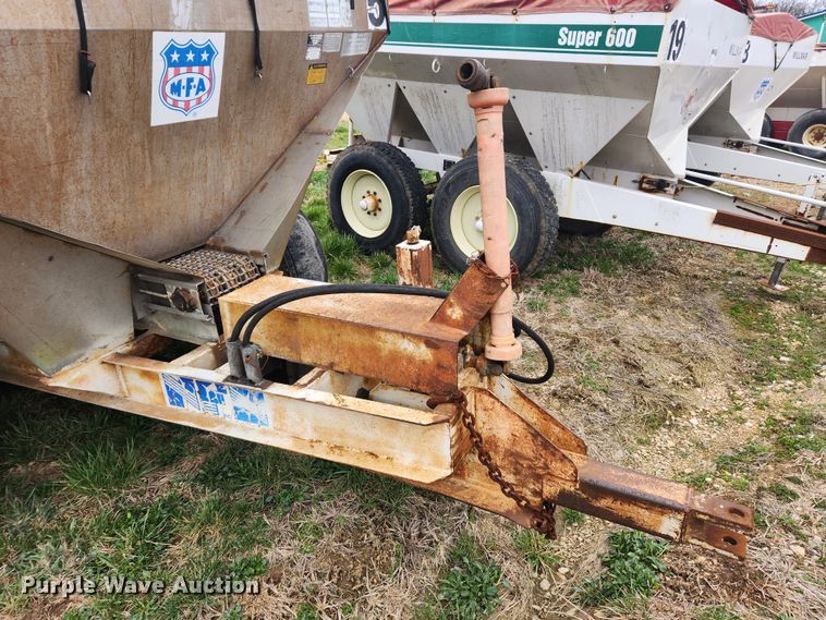 image for item JB9500 Tyler  fertilizer spreader