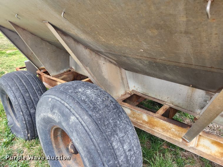 image for item JB9500 Tyler  fertilizer spreader