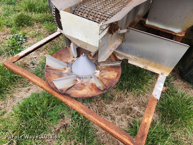 image for item JB9500 Tyler  fertilizer spreader