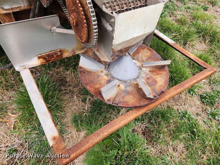 image for item JB9500 Tyler  fertilizer spreader